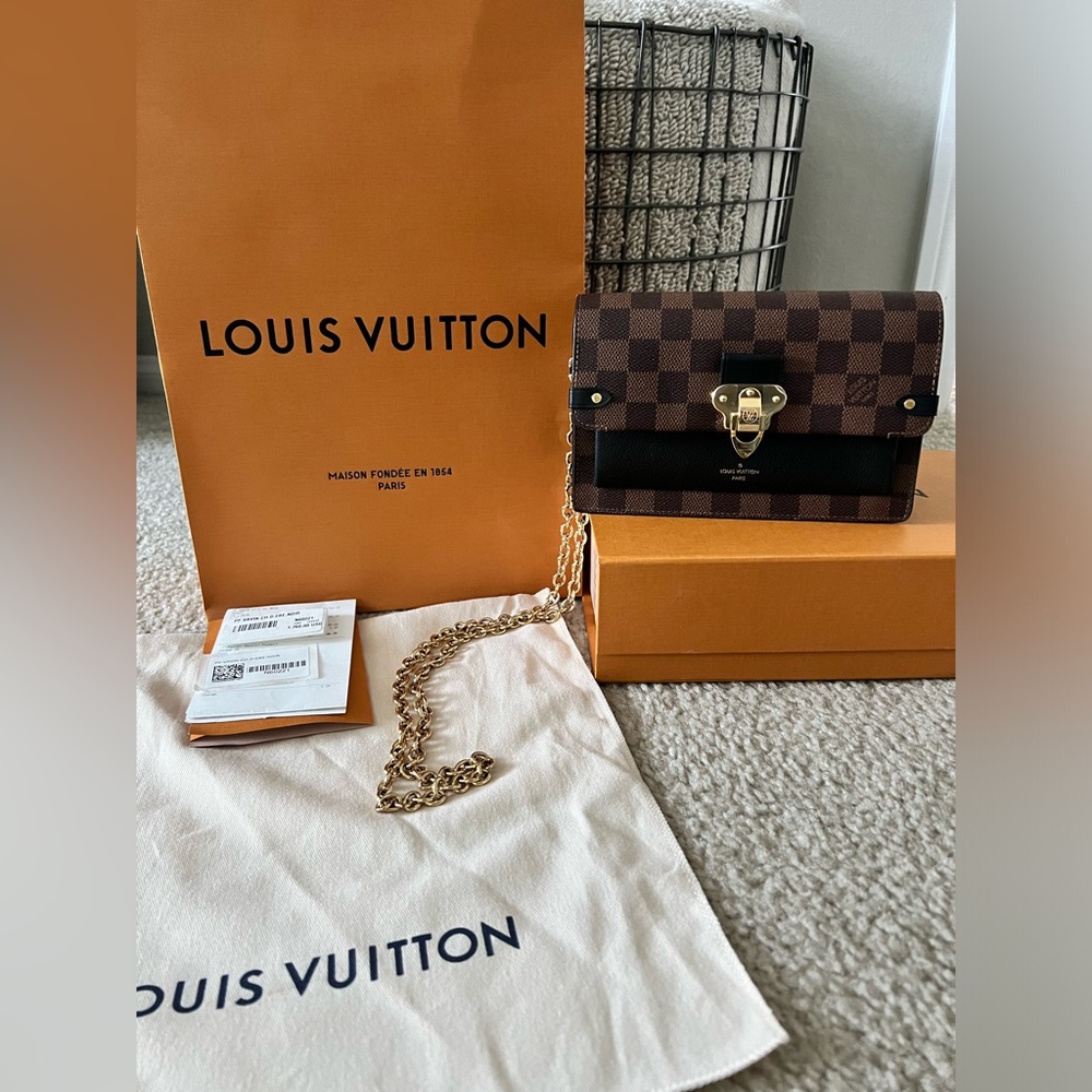 Louis Vuitton Vavin chain on wallet